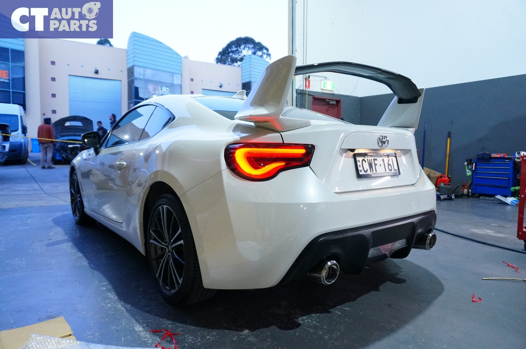 OEM AERO Style Carbon Blade 37J SATIN White Rear Trunk Spoiler MY1220