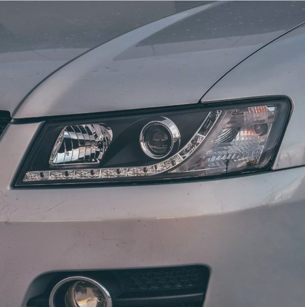 Black DRL LED Projector Head Lights for 04-06 Holden Commodore VZ UTE headlights